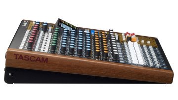 Tascam Model 12  Analog-Dijital Mikser